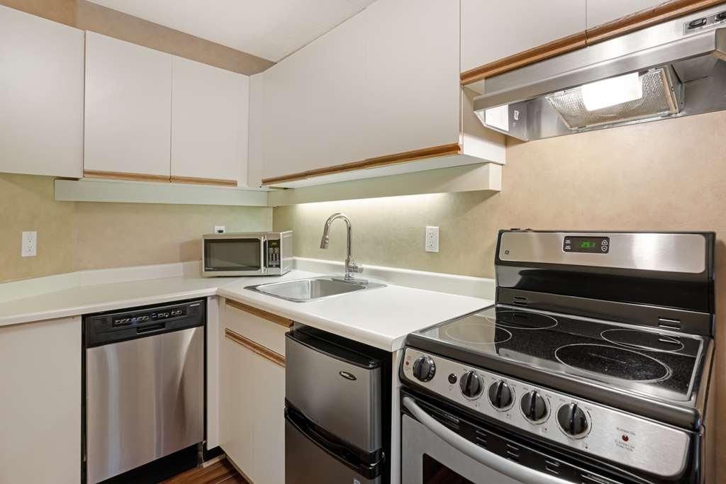 Best Western Plus Emerald Isle Hotel Sidney Room photo