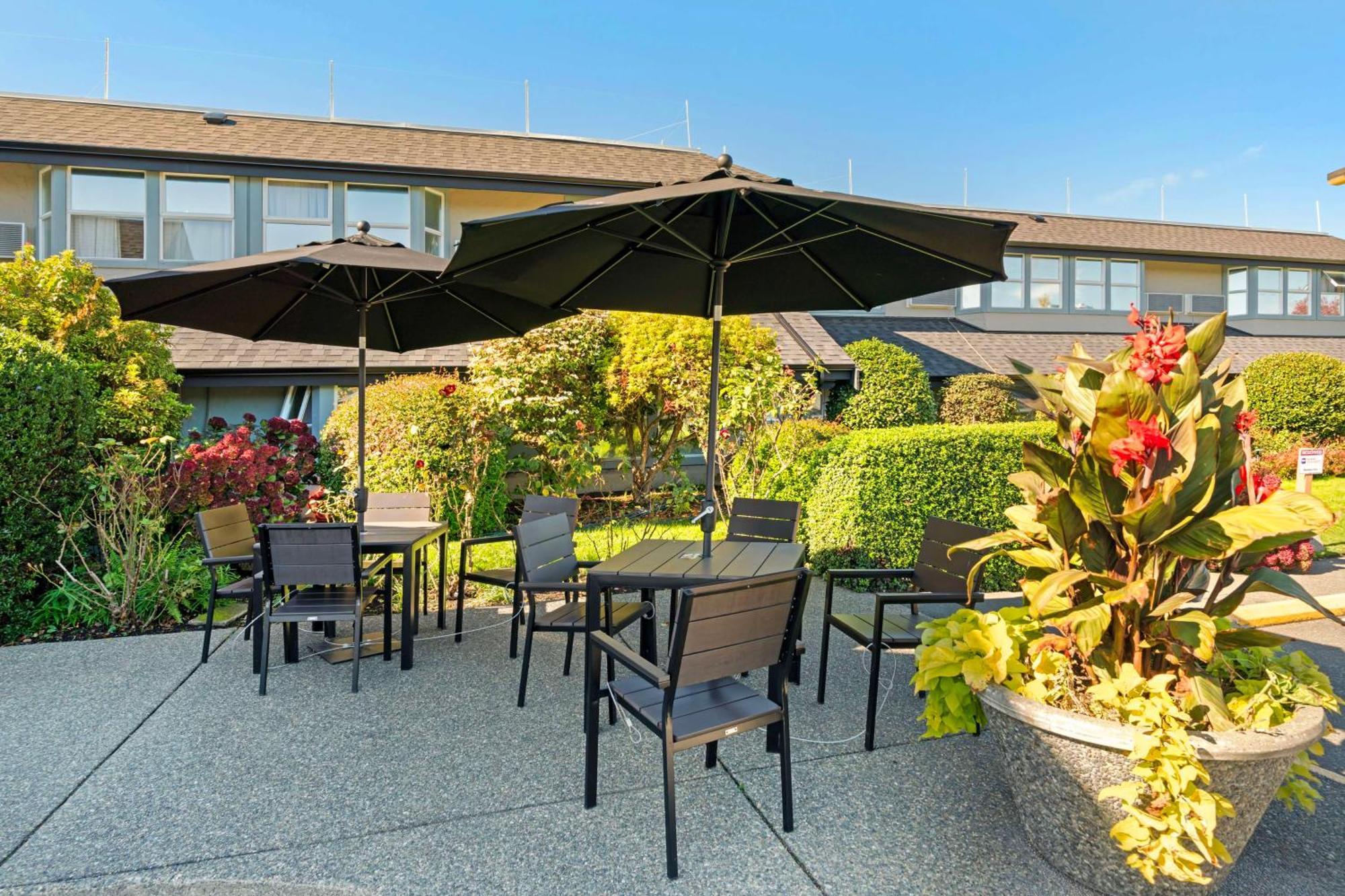 Best Western Plus Emerald Isle Hotel Sidney Exterior photo