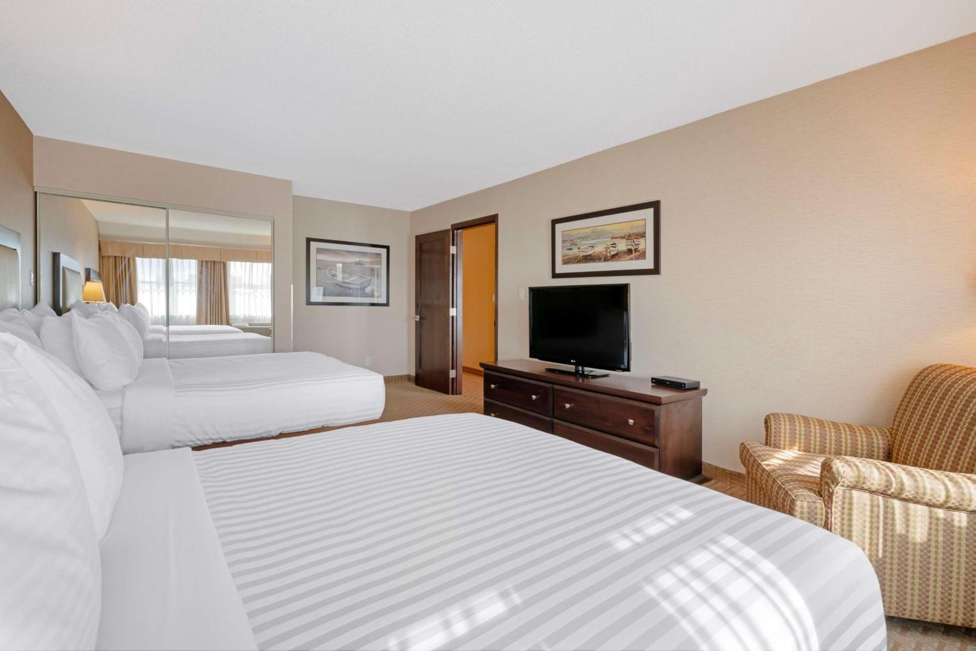 Best Western Plus Emerald Isle Hotel Sidney Exterior photo