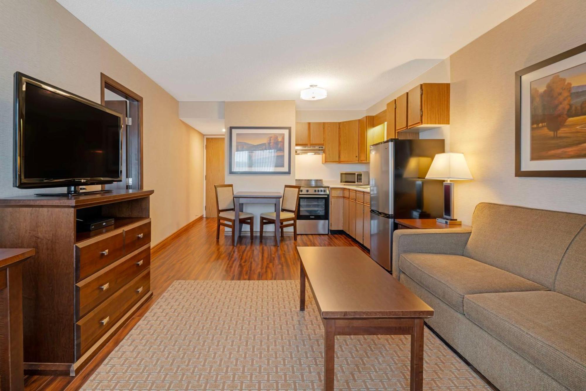 Best Western Plus Emerald Isle Hotel Sidney Exterior photo