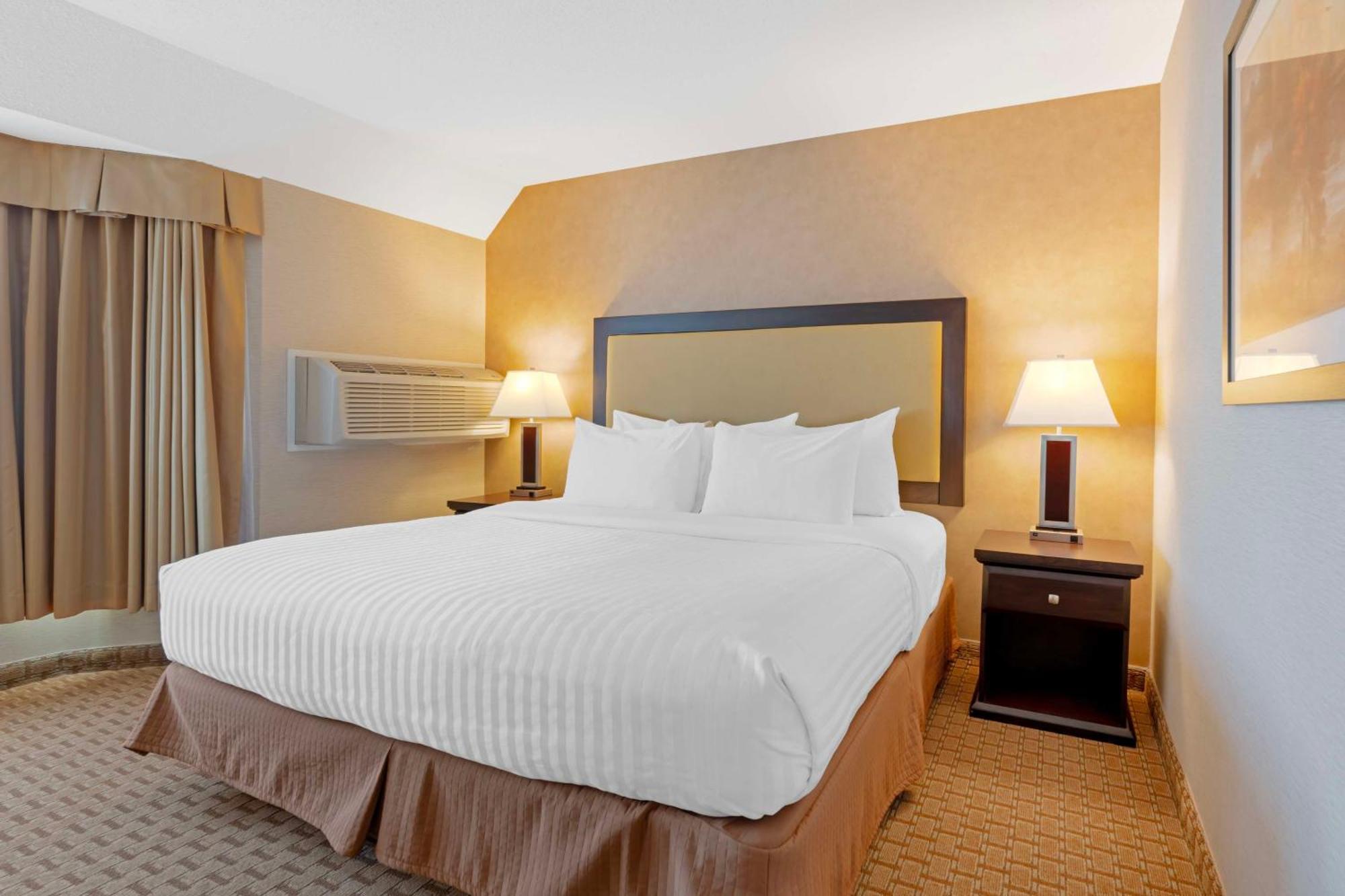Best Western Plus Emerald Isle Hotel Sidney Exterior photo