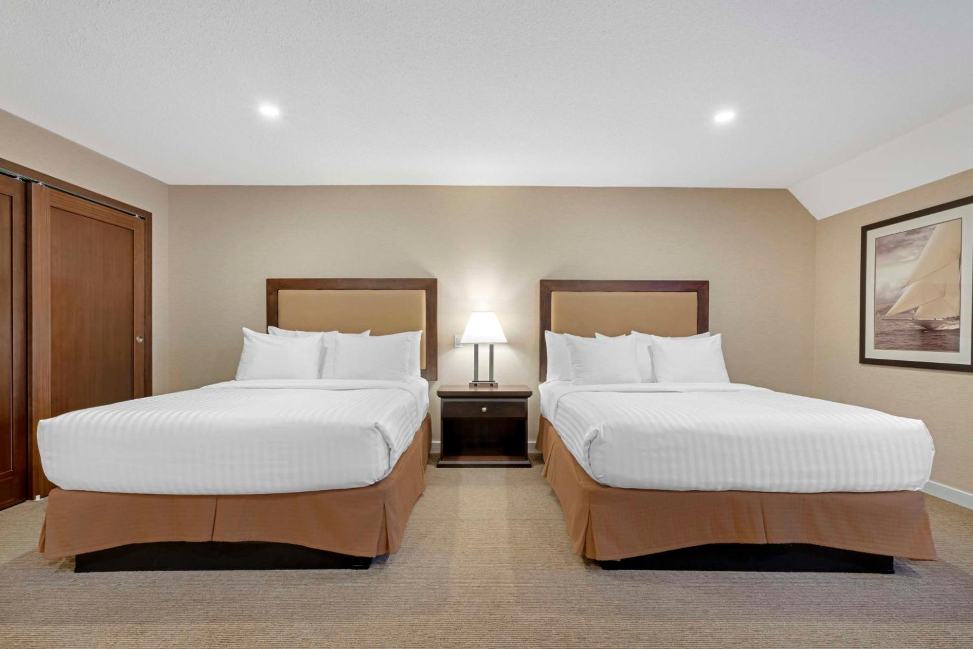 Best Western Plus Emerald Isle Hotel Sidney Exterior photo