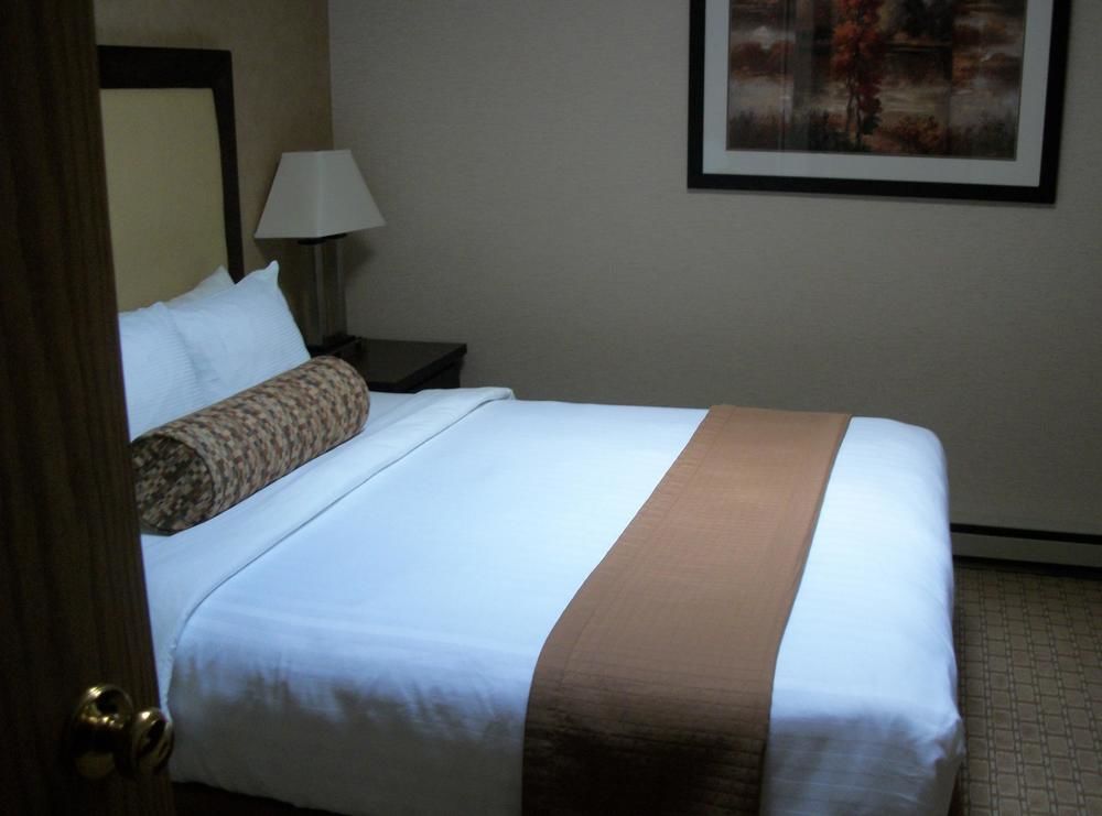 Best Western Plus Emerald Isle Hotel Sidney Exterior photo