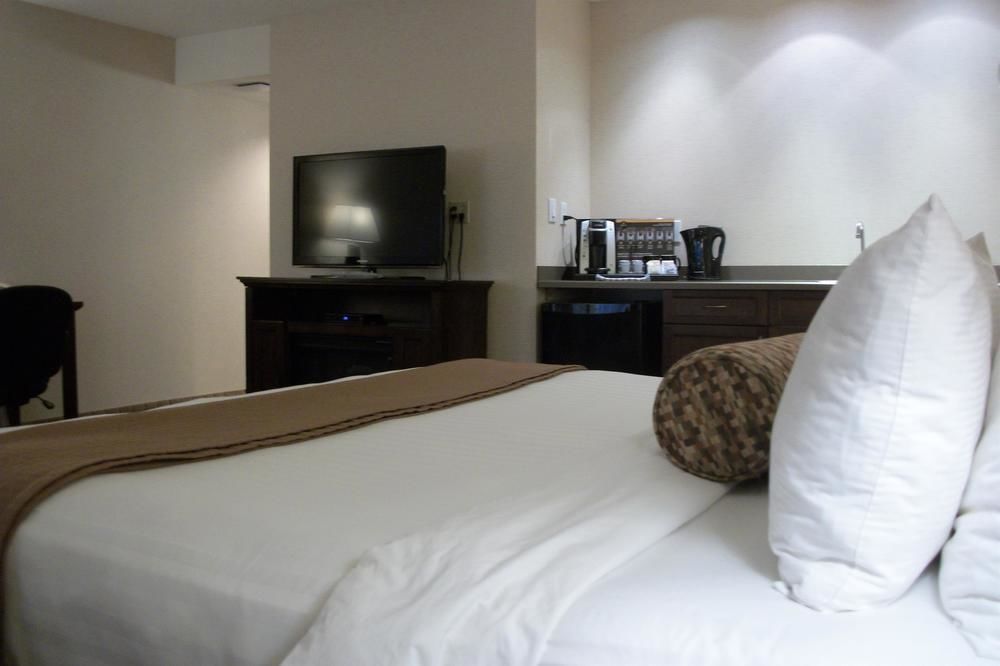 Best Western Plus Emerald Isle Hotel Sidney Exterior photo