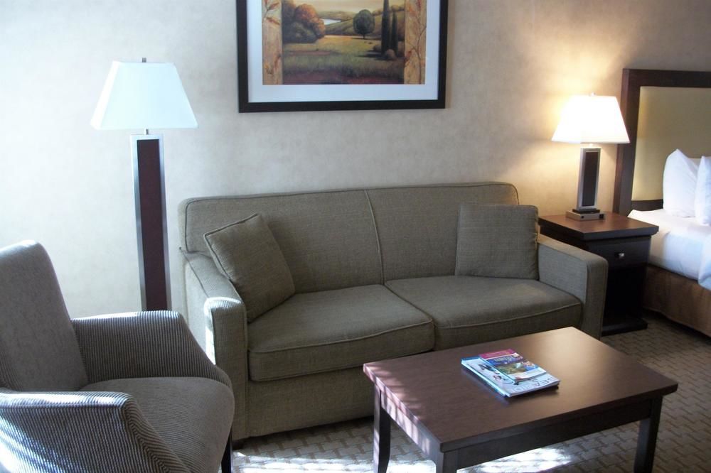 Best Western Plus Emerald Isle Hotel Sidney Exterior photo